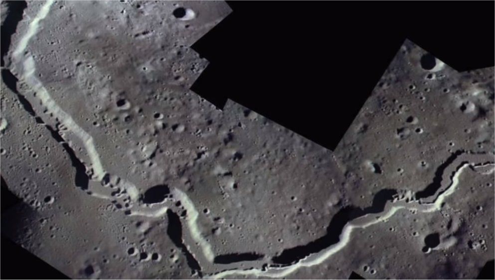 Canal sinuoso lunar