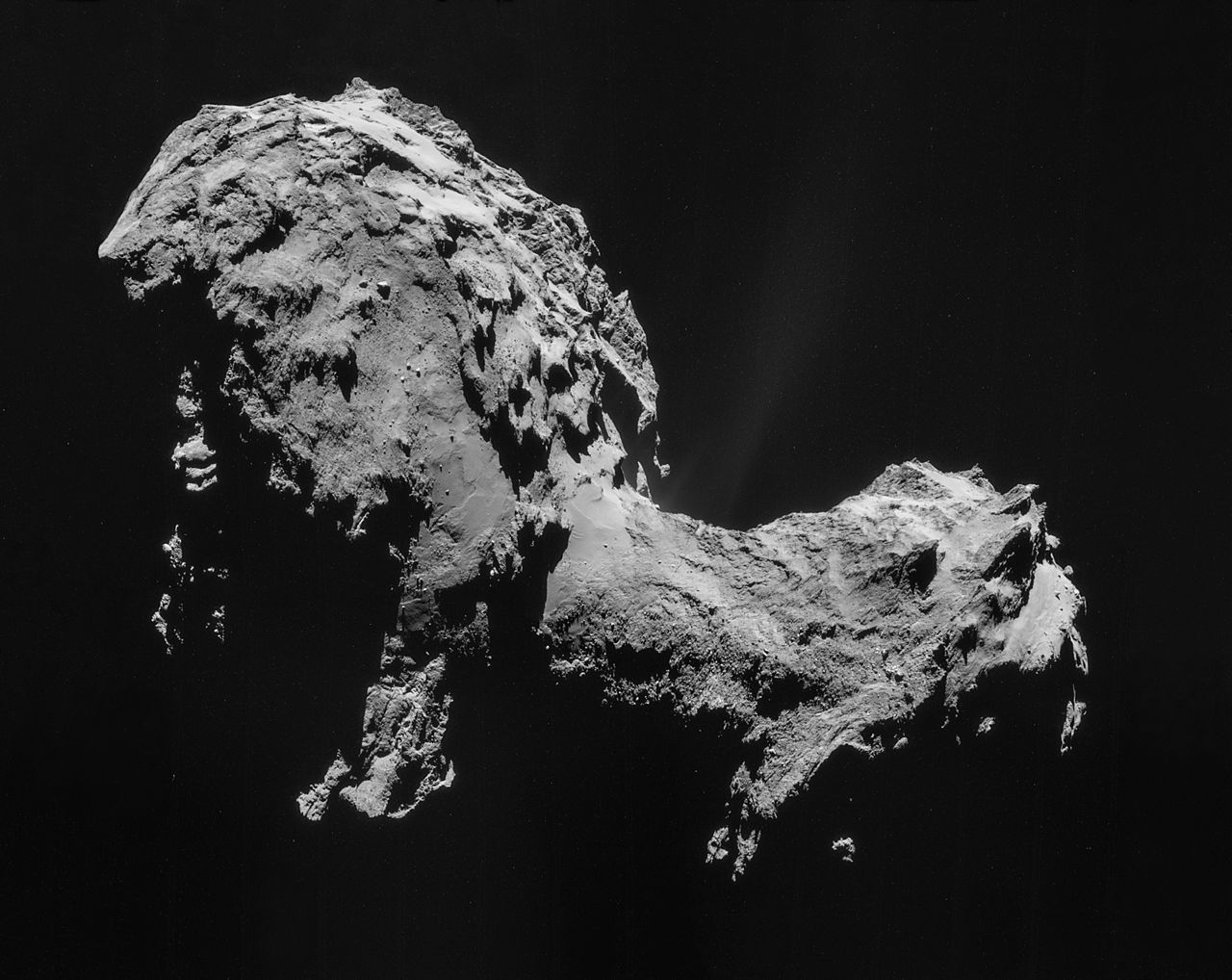 Fotografía en escala de grises del cometa Churyumov-Gerasimenko, tomada por la sonda Rosetta